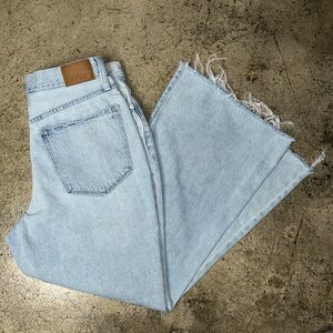 Madewell baggy flare jeans light wash size 30 wide leg distressed knee and hem
